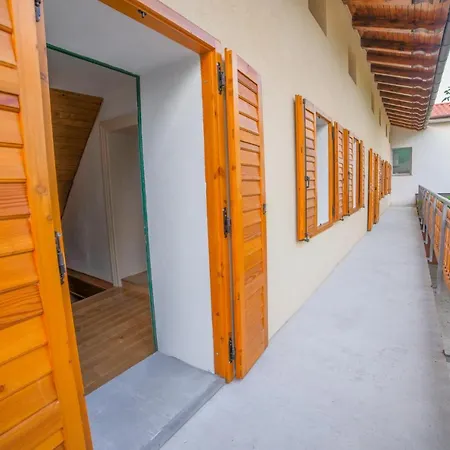 Apartma Korada דירה Deskle